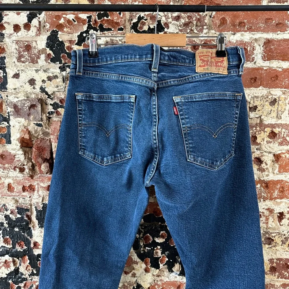Levis 505 Jeans Mens 32x30 Regular Straight Fit Zip fly Modern Classic